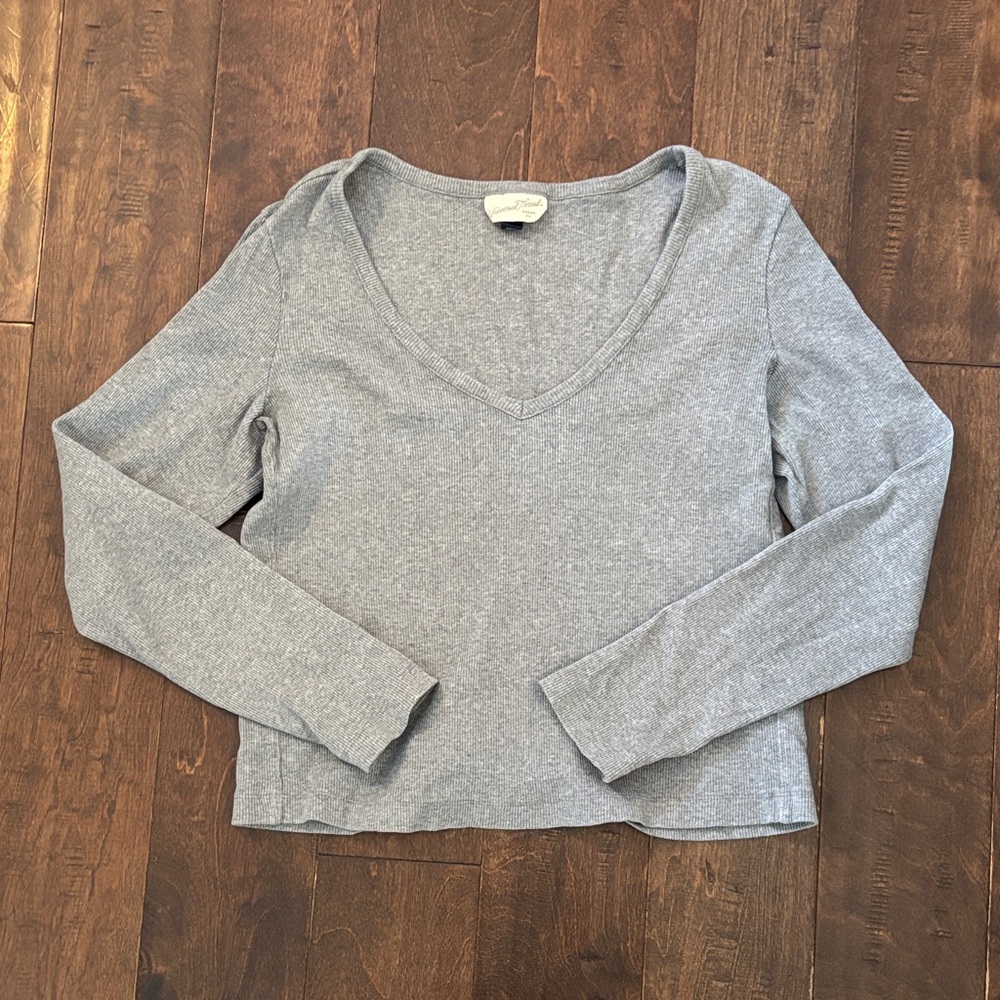 Universal Thread Light Gray V-Neck Long Sleeve Top